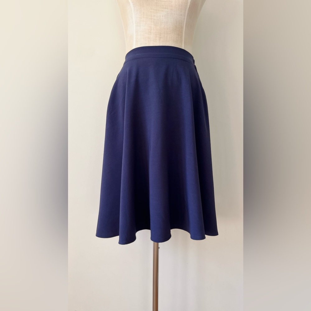 ModCloth Just This Sway A-Line Knee-Length Midi Swing Skirt with Pockets Size M